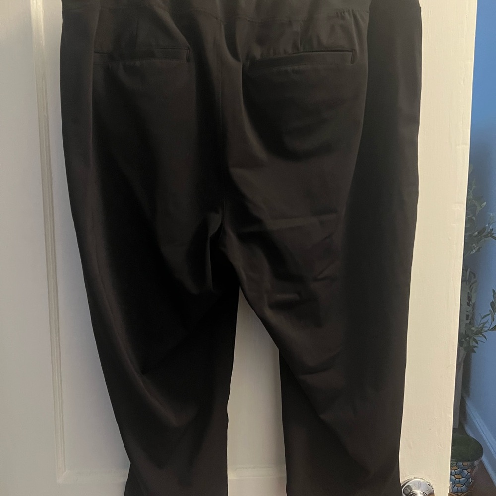 Livi Capri Pants